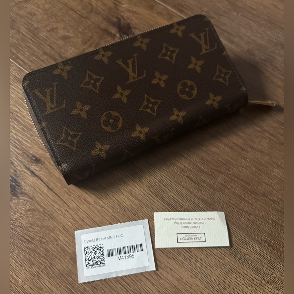 LOUIS VUITTON-AUTHENTIC (Preowned) Signature Coated Canvas Wallet - Picture 14 of 17